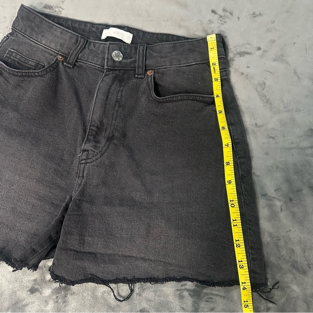 EUC H&M Women’s Black Denim Cut Off Shorts Size 6 / 26in Waist (No Size Tag) - Picture 15 of 16